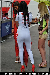 motogp_pitbabes_36_catalogne_montmelo_2011.JPG