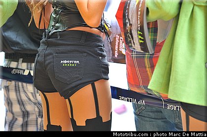 motogp_pitbabes_56_catalogne_montmelo_2011.JPG