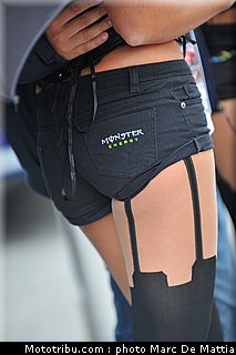 motogp_pitbabes_69_catalogne_montmelo_2011.JPG