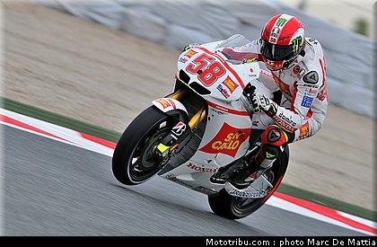 motogp_simoncelli_03_catalogne_montmelo_2011.JPG