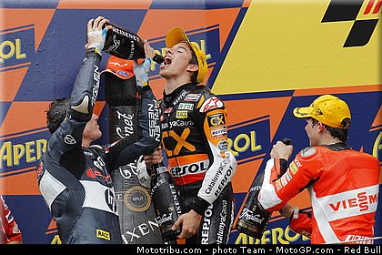 moto2_064_catalogne_montmelo_2011.jpg