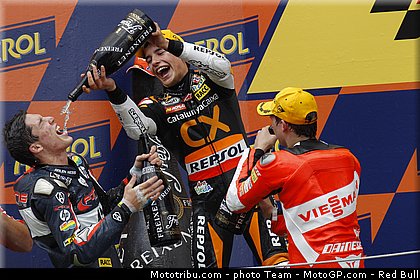 moto2_065_catalogne_montmelo_2011.jpg