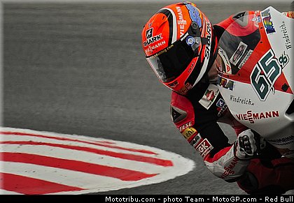 moto2_bradl_02_catalogne_montmelo_2011.jpg