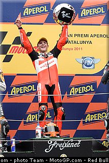 moto2_bradl_05_catalogne_montmelo_2011.jpg