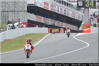 moto2_bradl_06_catalogne_montmelo_2011.jpg