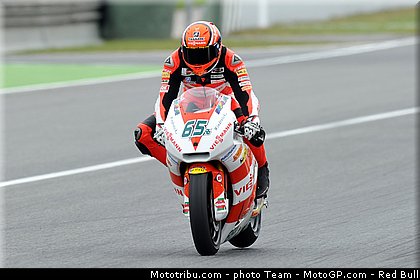 moto2_bradl_07_catalogne_montmelo_2011.jpg