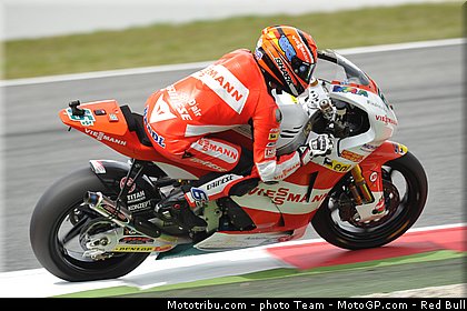 moto2_bradl_10_catalogne_montmelo_2011.jpg