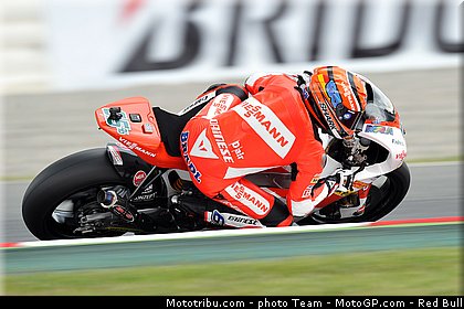 moto2_bradl_11_catalogne_montmelo_2011.jpg
