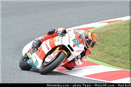 moto2_bradl_13_catalogne_montmelo_2011.jpg
