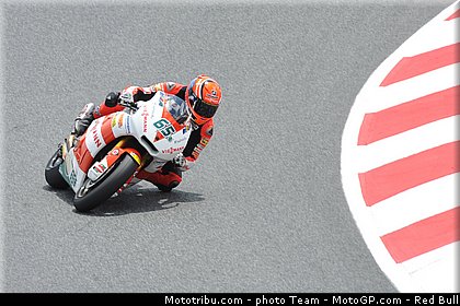 moto2_bradl_14_catalogne_montmelo_2011.jpg