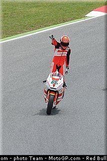 moto2_bradl_15_catalogne_montmelo_2011.jpg