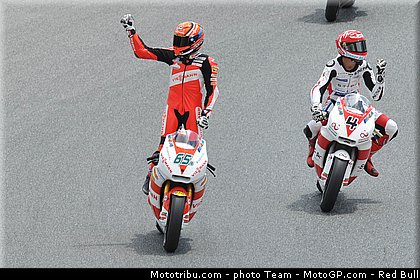 moto2_bradl_16_catalogne_montmelo_2011.jpg