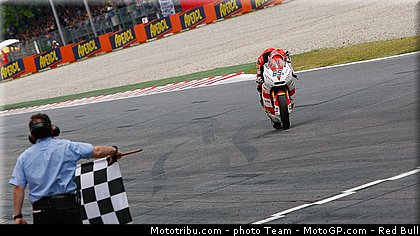 moto2_bradl_24_catalogne_montmelo_2011.jpg