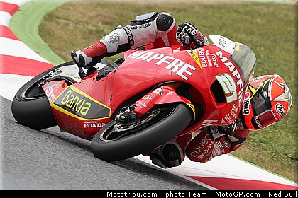 moto2_fores_5_catalogne_montmelo_2011.jpg