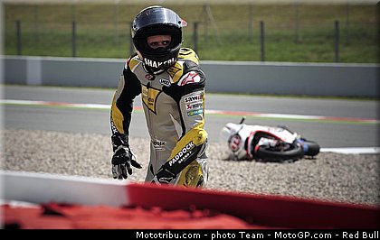moto2_luthi_1_catalogne_montmelo_2011.jpg