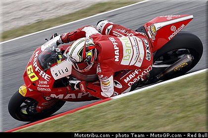 moto2_simon_01_catalogne_montmelo_2011.jpg