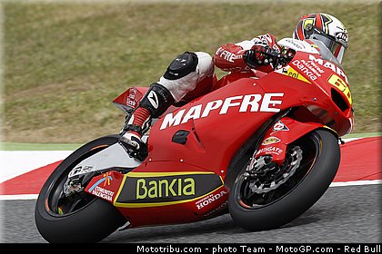 moto2_simon_02_catalogne_montmelo_2011.jpg