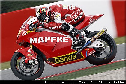 moto2_simon_03_catalogne_montmelo_2011.jpg