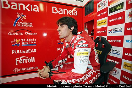 moto2_simon_04_catalogne_montmelo_2011.jpg