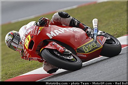 moto2_simon_05_catalogne_montmelo_2011.jpg