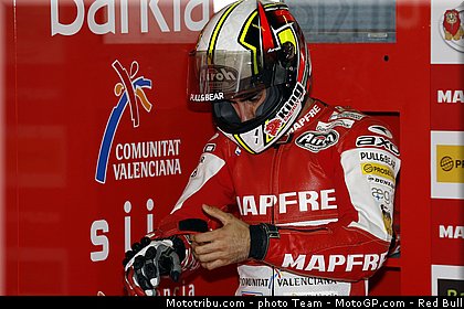moto2_simon_08_catalogne_montmelo_2011.jpg
