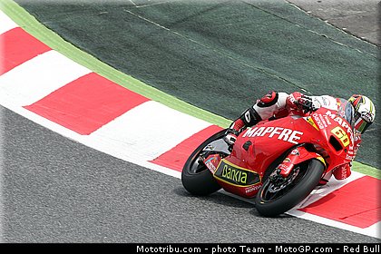 moto2_simon_10_catalogne_montmelo_2011.jpg