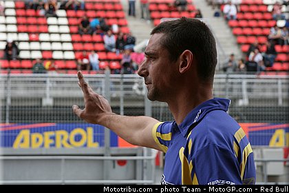 moto2_smith_04_catalogne_montmelo_2011.jpg