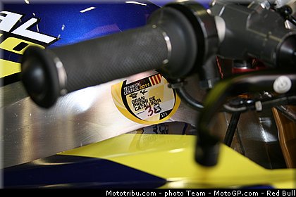 moto2_smith_10_catalogne_montmelo_2011.jpg