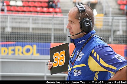 moto2_smith_11_catalogne_montmelo_2011.jpg