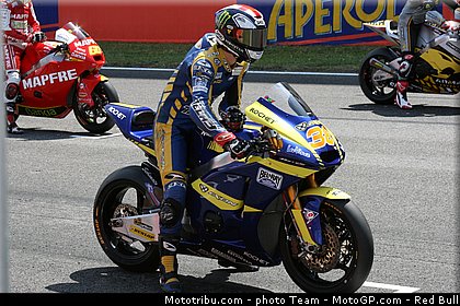 moto2_smith_17_catalogne_montmelo_2011.jpg