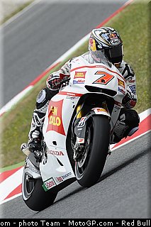 motogp_aoyama_01_catalogne_montmelo_2011.jpg