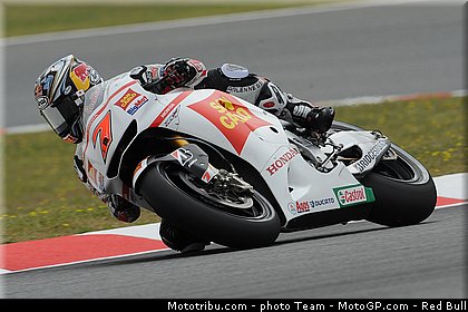 motogp_aoyama_03_catalogne_montmelo_2011.jpg