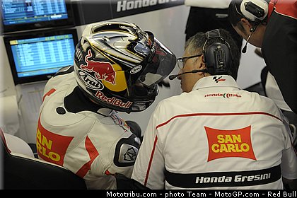 motogp_aoyama_06_catalogne_montmelo_2011.jpg