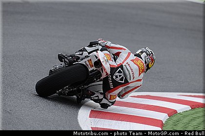 motogp_aoyama_18_catalogne_montmelo_2011.jpg