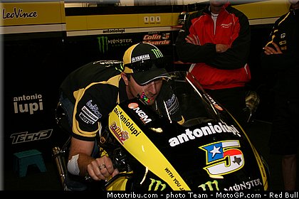 motogp_edwards_08_catalogne_montmelo_2011.jpg