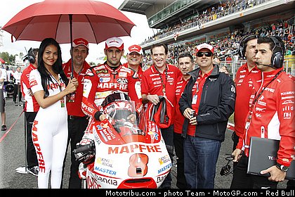 motogp_pitbabe_41_catalogne_montmelo_2011.jpg