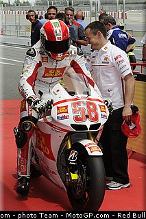 motogp_simoncelli_02_catalogne_montmelo_2011.jpg