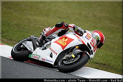 motogp_simoncelli_12_catalogne_montmelo_2011.jpg