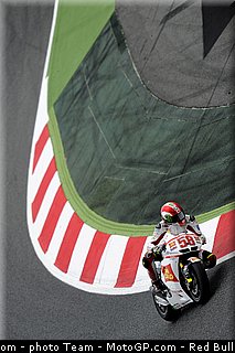 motogp_simoncelli_16_catalogne_montmelo_2011.jpg