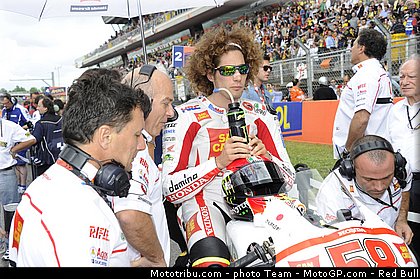 motogp_simoncelli_21_catalogne_montmelo_2011.jpg