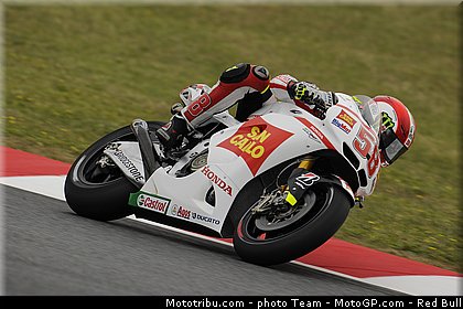 motogp_simoncelli_33_catalogne_montmelo_2011.jpg
