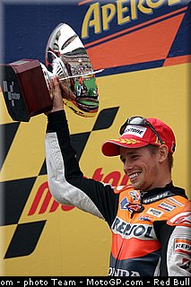 motogp_stoner_27_catalogne_montmelo_2011.jpg
