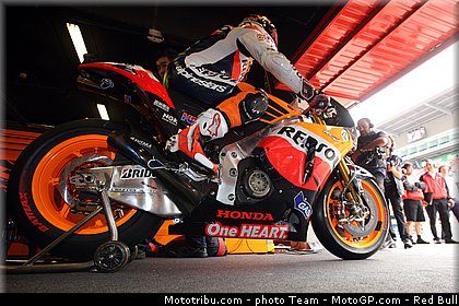 motogp_stoner_35_catalogne_montmelo_2011.jpg