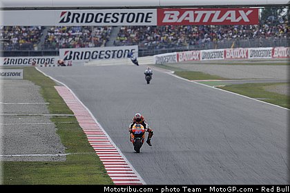 motogp_stoner_66_catalogne_montmelo_2011.jpg