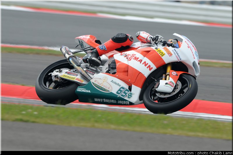 moto2_bradl_6_angleterre_silverstone_2011