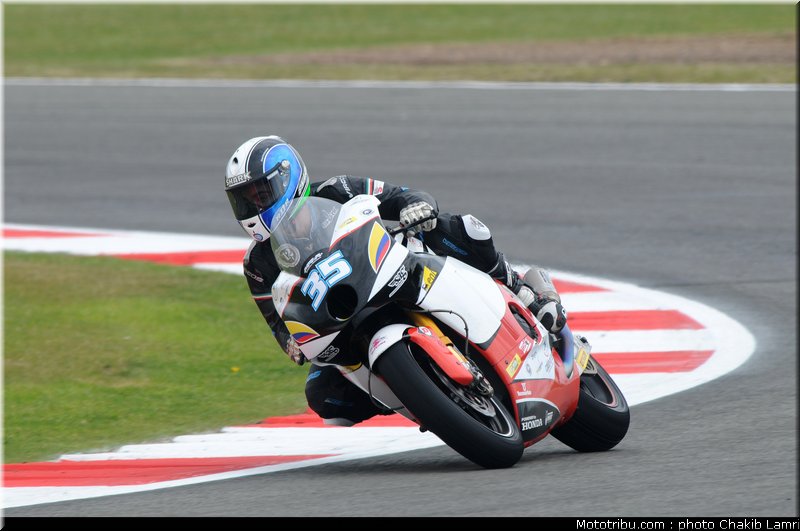 moto2_derosa_1_angleterre_silverstone_2011