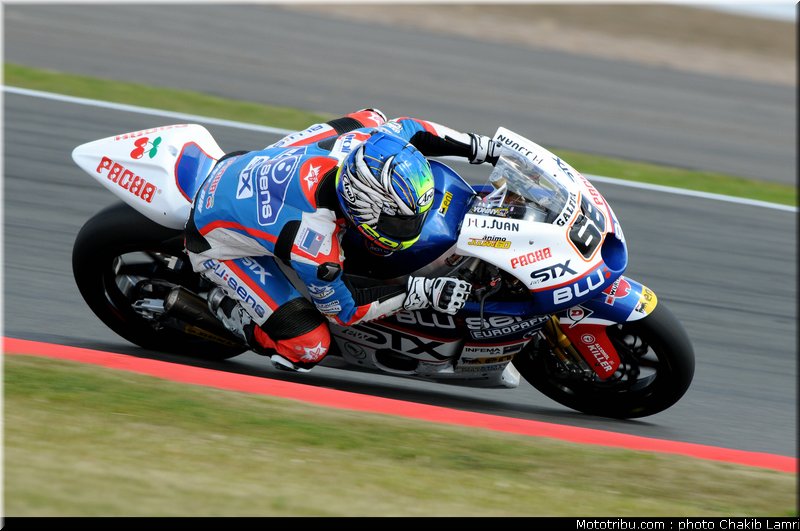 moto2_hernandez_y_3_angleterre_silverstone_2011