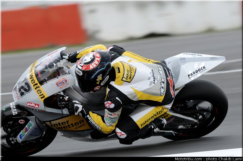 moto2_luthi_1_angleterre_silverstone_2011