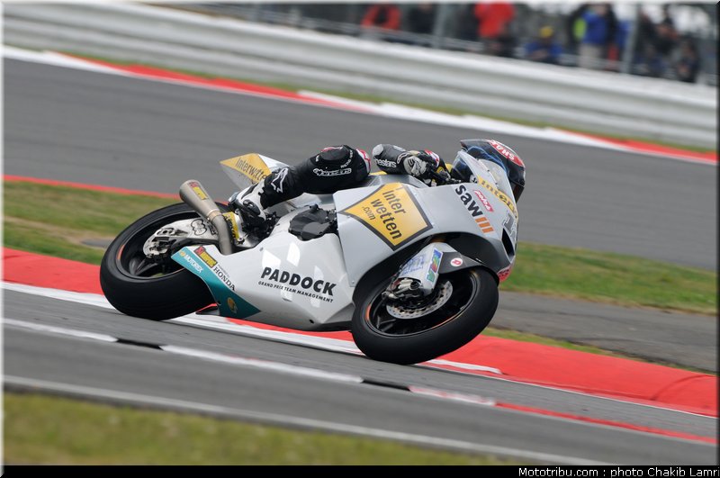 moto2_luthi_3_angleterre_silverstone_2011