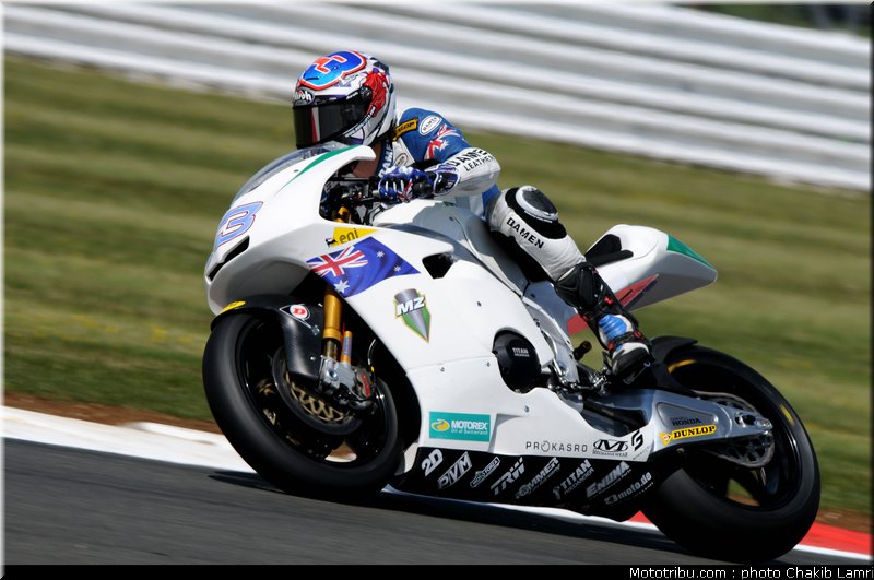 moto2_west_3_angleterre_silverstone_2011